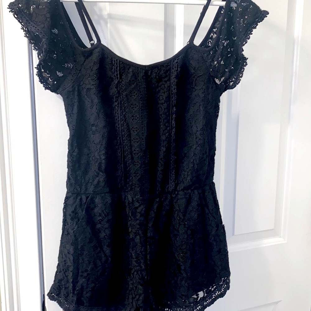 Black Off Shoulder Romper‎